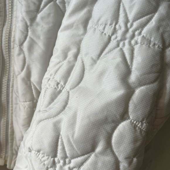 The North Face Women's Puffer Jacket - Picture 5 of 10